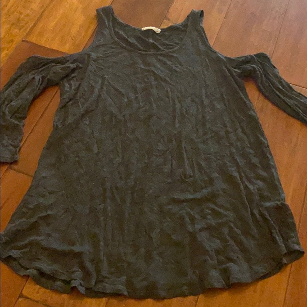 Tillys shoulderless top